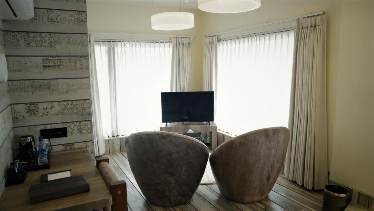 De Glance Hotel スーラト エクステリア 写真
