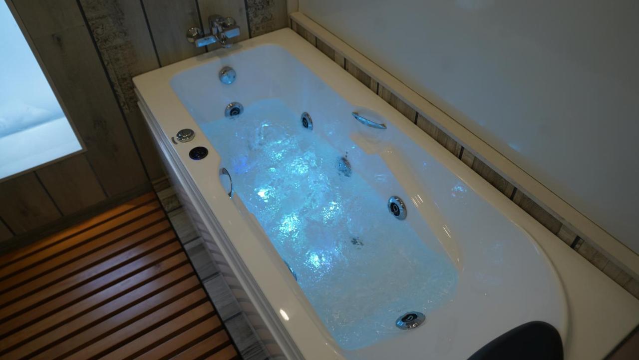 De Glance Hotel スーラト エクステリア 写真