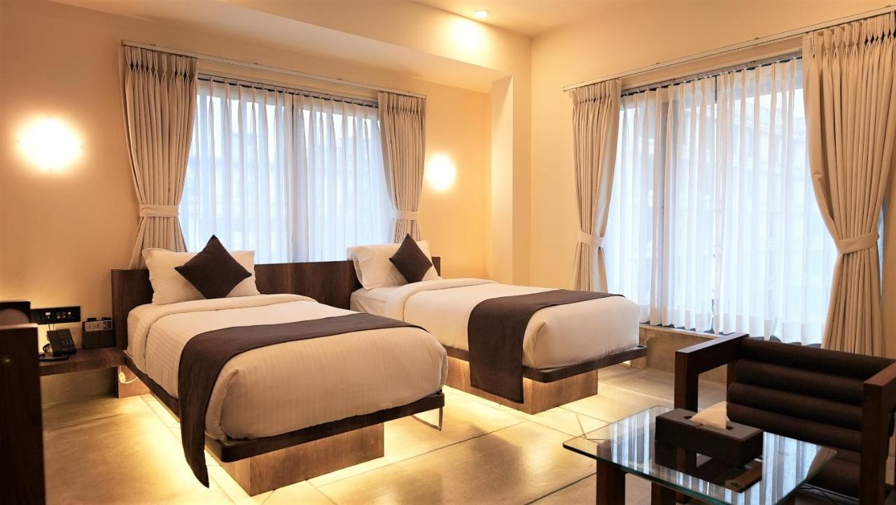 De Glance Hotel スーラト エクステリア 写真
