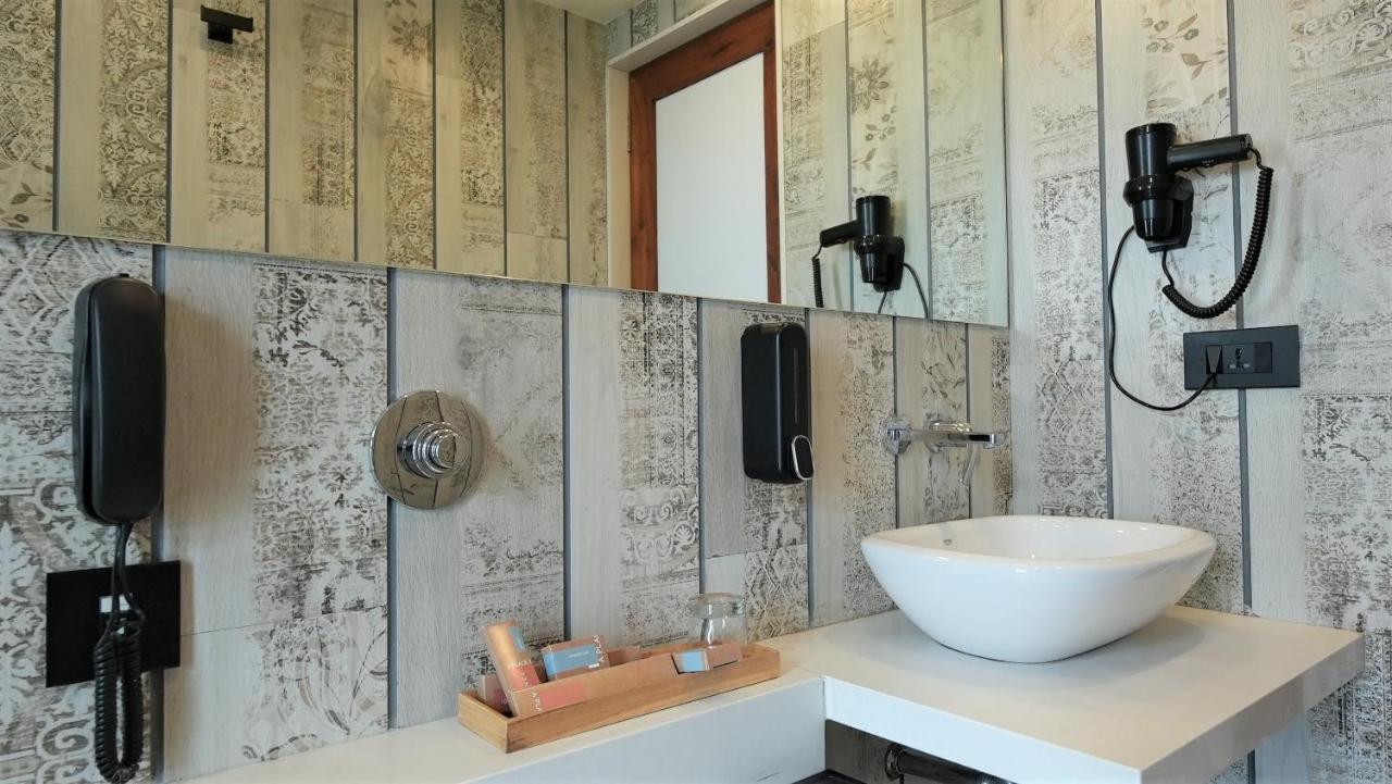 De Glance Hotel スーラト エクステリア 写真