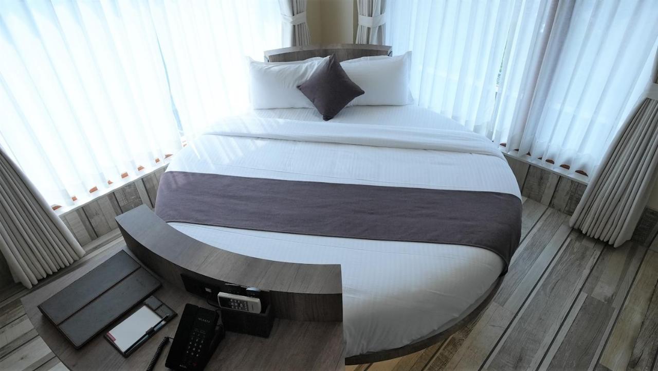 De Glance Hotel スーラト エクステリア 写真