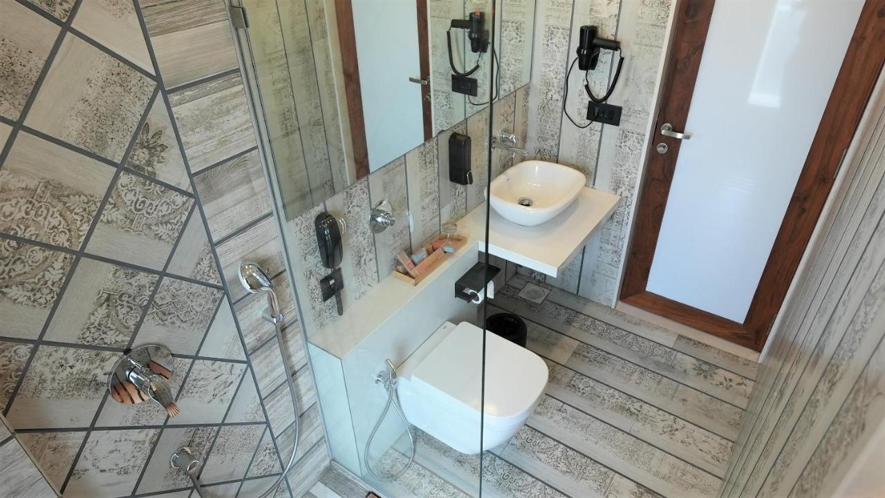 De Glance Hotel スーラト エクステリア 写真