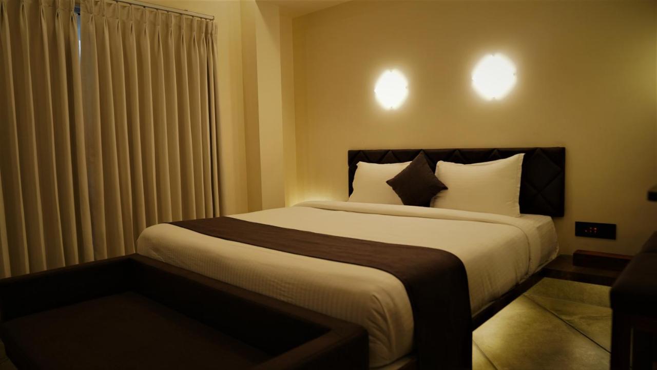 De Glance Hotel スーラト エクステリア 写真