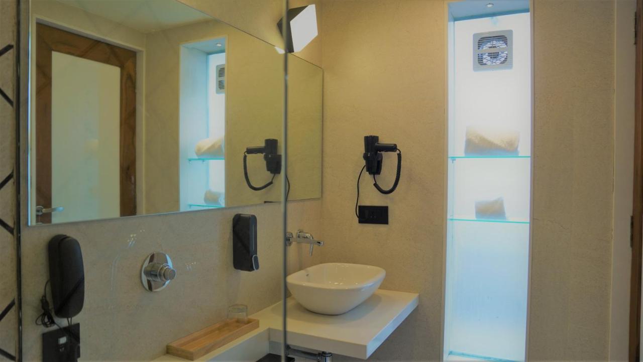 De Glance Hotel スーラト エクステリア 写真